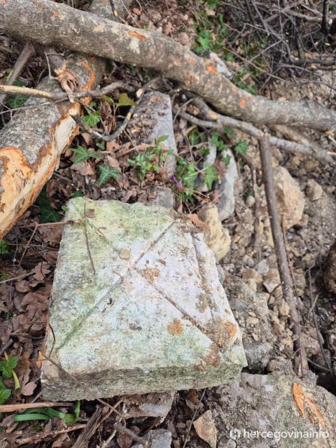 Vandalizam počinjen nad lokalitetom srednjovjekovne crkve i nekropolom stećaka kod Stoca